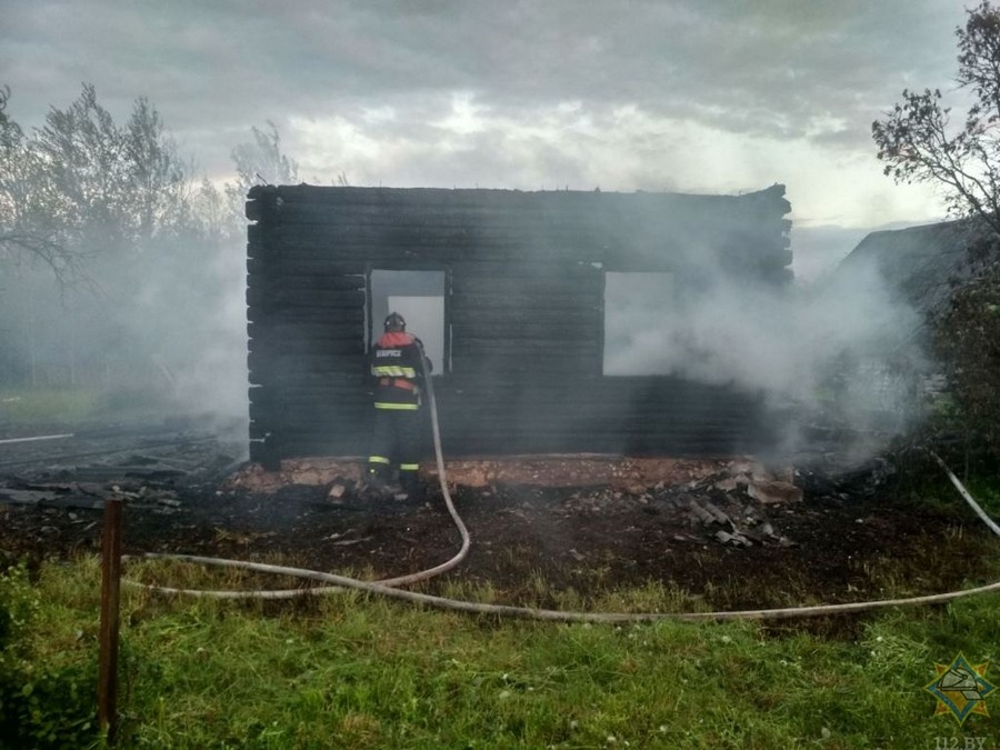 В Докшицком районе сгорел частный дом, хозяин погиб