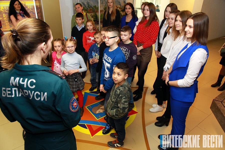 В рамках акции "Каникулы без дыма и огня" спасатели проведут в летних лагерях уроки безопасности