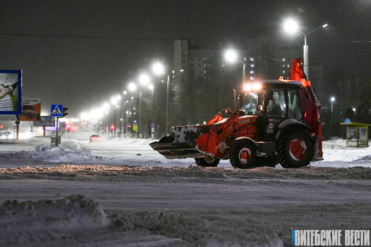 Борьба со снежной стихией на Витебщине продолжалась и в ночное время
