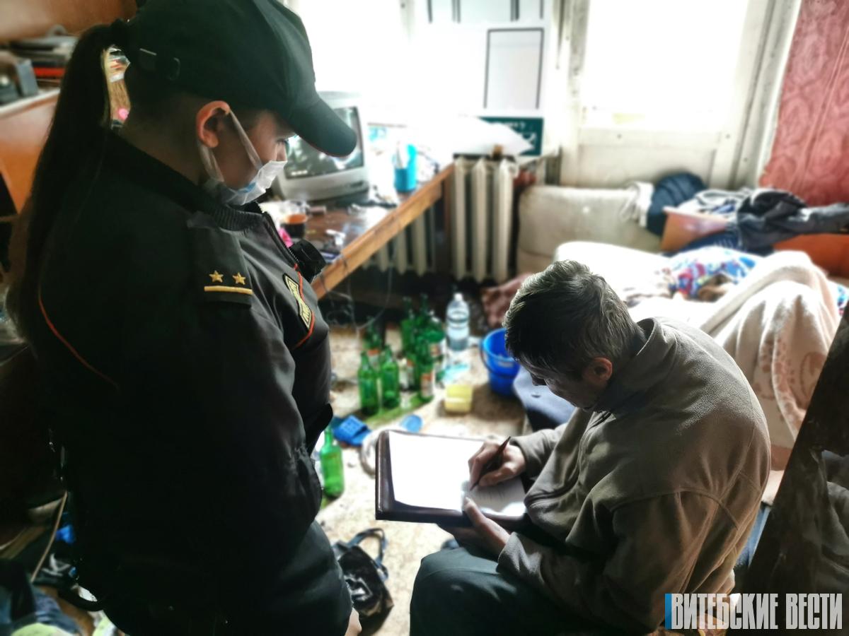 «Где притон — посети этот дом!»: корреспондент «Витебских вестей» побывал в рейде по беспокойным квартирам Витебска