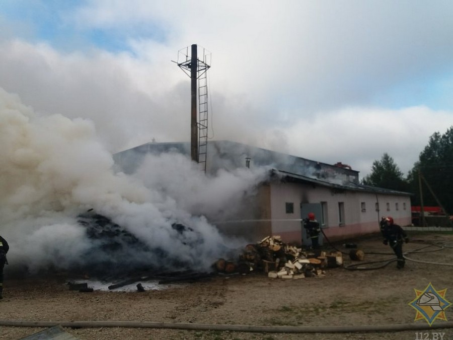 Под Витебском загорелась лесопилка