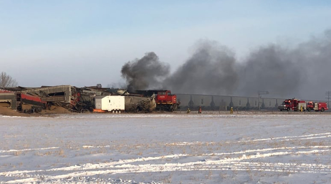 В Канаде сошел с рельсов и загорелся поезд