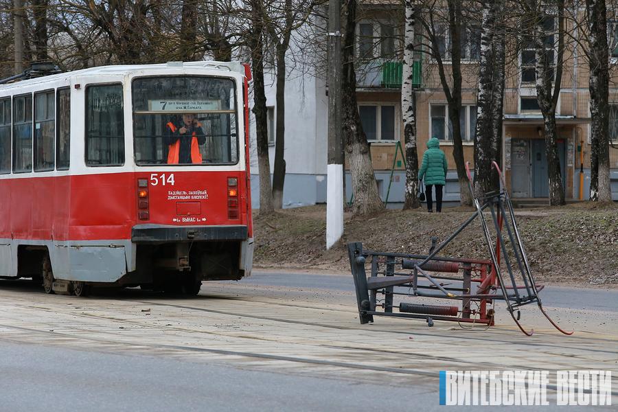 В Витебске в час пик у трамвая сорвало токоприемник