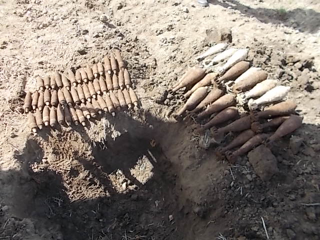 В Витебском районе тракторист при вспашке поля обнаружил боеприпасы времен ВОВ