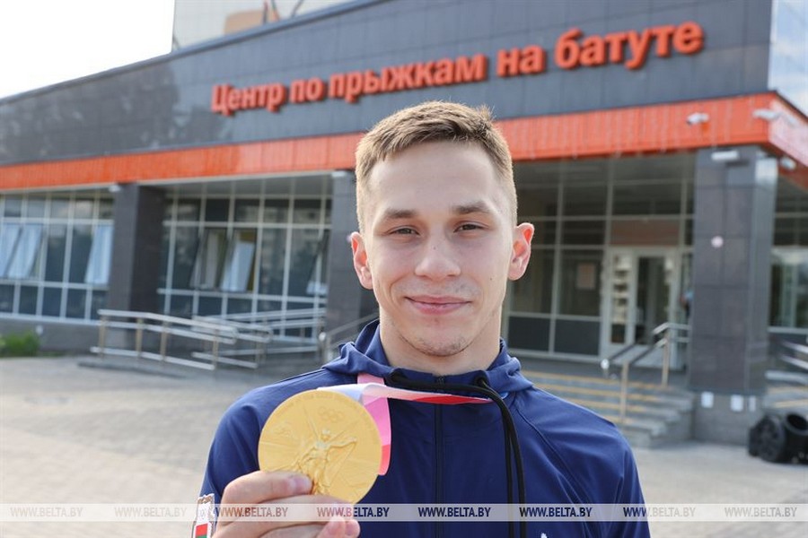 ФОТОФАКТ: Олимпийского чемпиона Токио-2020 Ивана Литвиновича встретили в Витебске