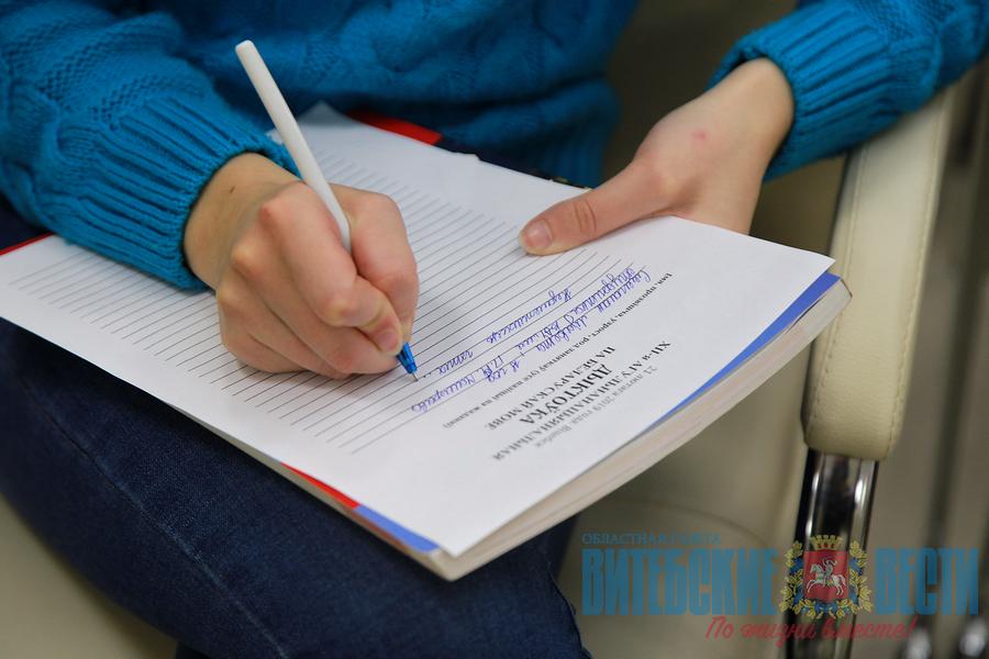 Жыхары Віцебска напісалі беларускую дыктоўку ў Дзень роднай мовы