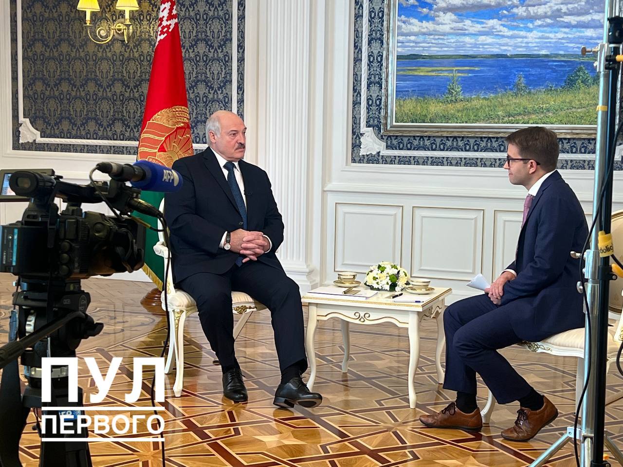 Александр Лукашенко дает интервью информагентству Франс Пресс