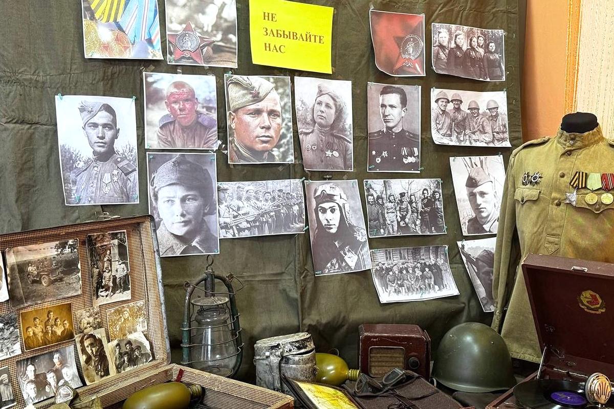 «Не забывайте нас»: в преддверии 80-й годовщины Великой Победы в Оршанской поликлинике №1 открылась выставка