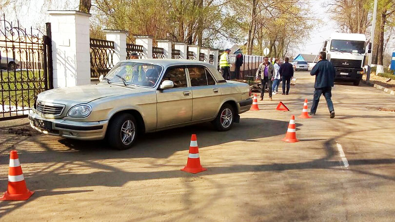В Полоцке "Волга" сбила дорожного рабочего
