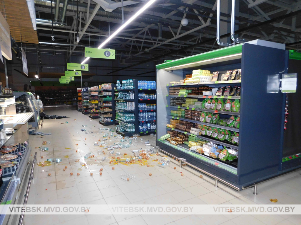 В Орше пьяный мужчина устроил погром в гипермаркете