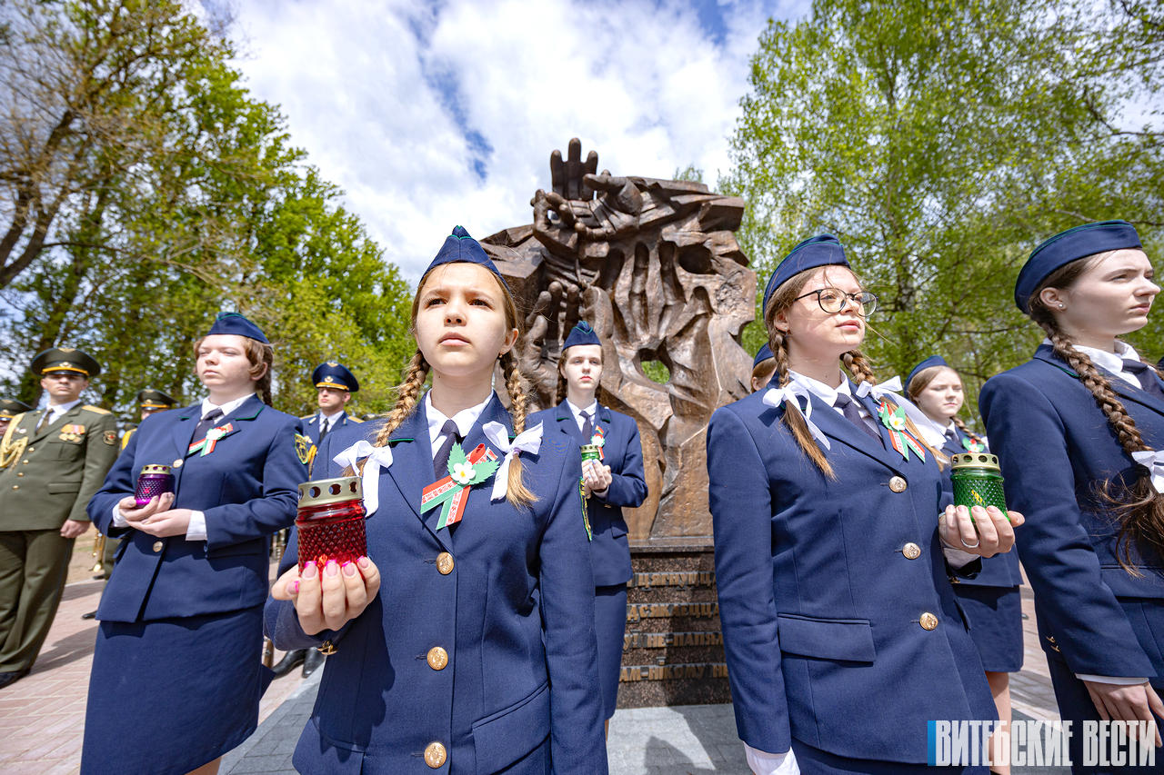 В Витебске торжественно открыли знак "Древо жизни" в память о геноциде белорусского народа