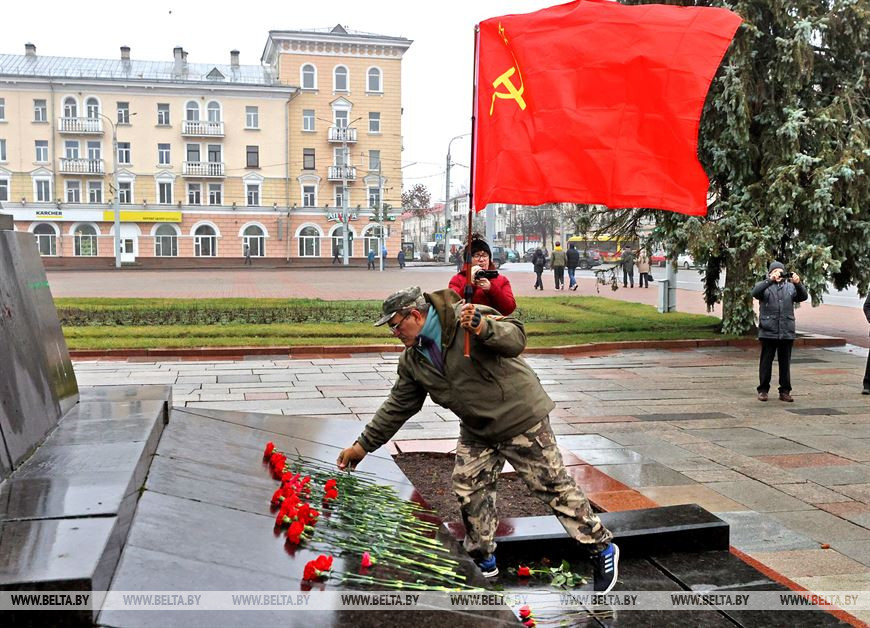 ФОТОФАКТ: В Беларуси отмечают День Октябрьской революции