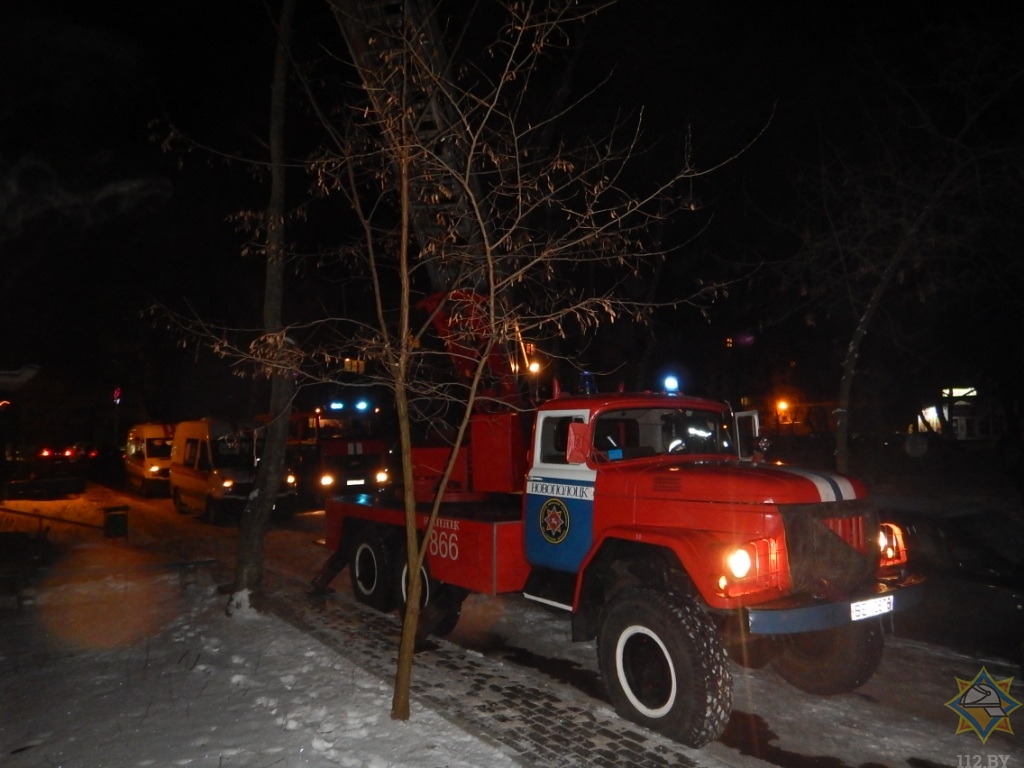 При пожаре в новополоцкой многоэтажке спасен хозяин квартиры и трое соседей (+ВИДЕО)