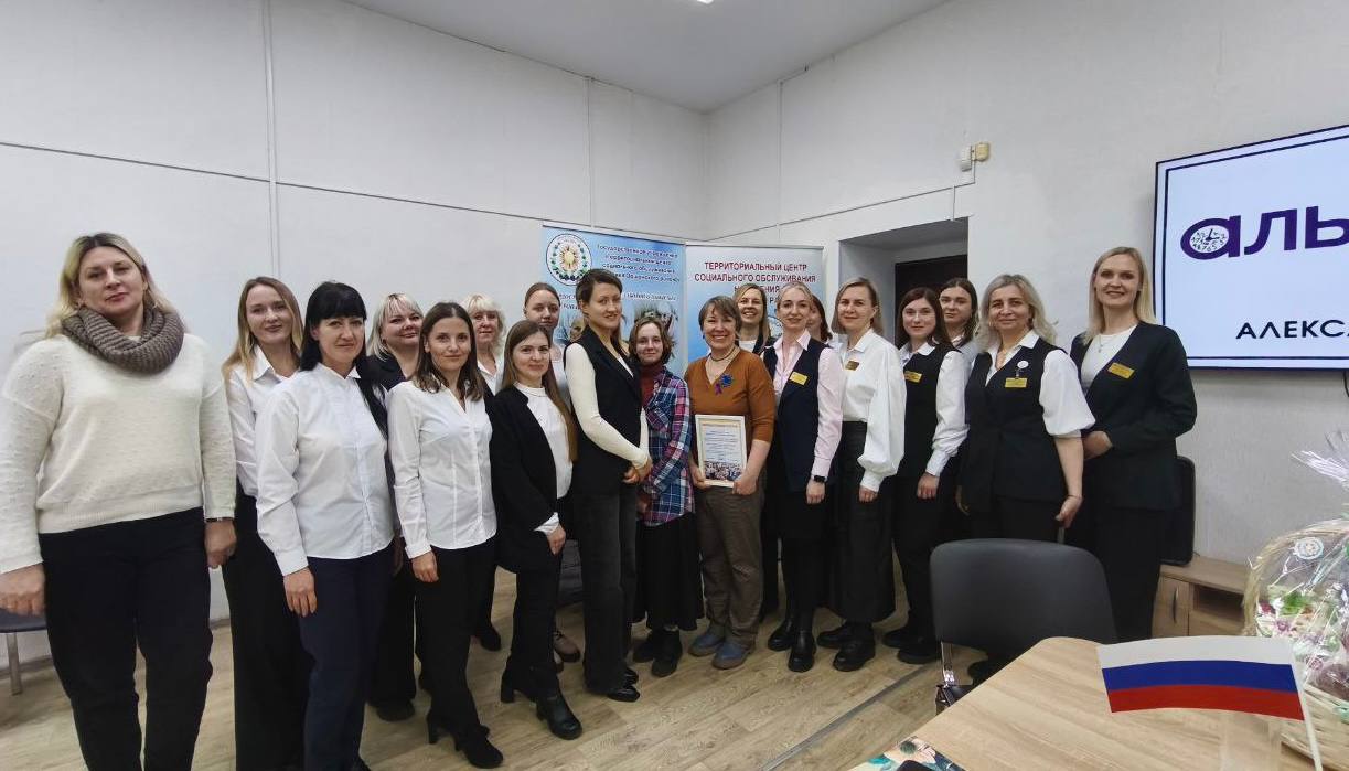 «Школа пожилого возраста» и навыки ухода: как в Оршанском районе будут помогать людям с деменцией и их семьям