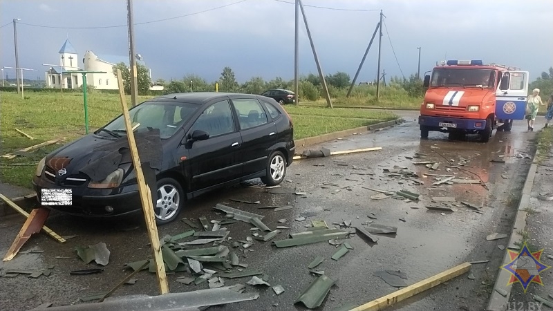 В Витебской области в результате стихии поврежден 21 автомобиль