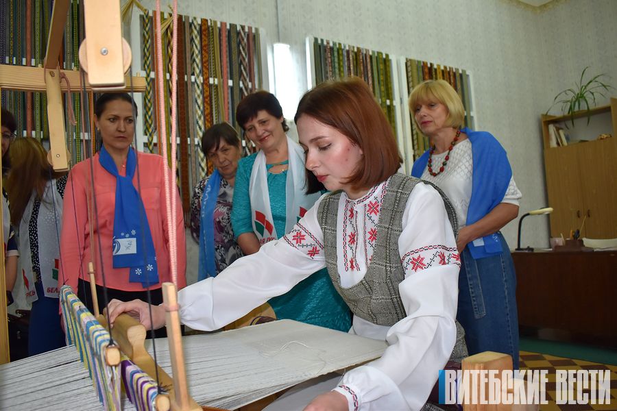 В Сенненском районе близится к завершению создание 5-метрового рушника-оберега