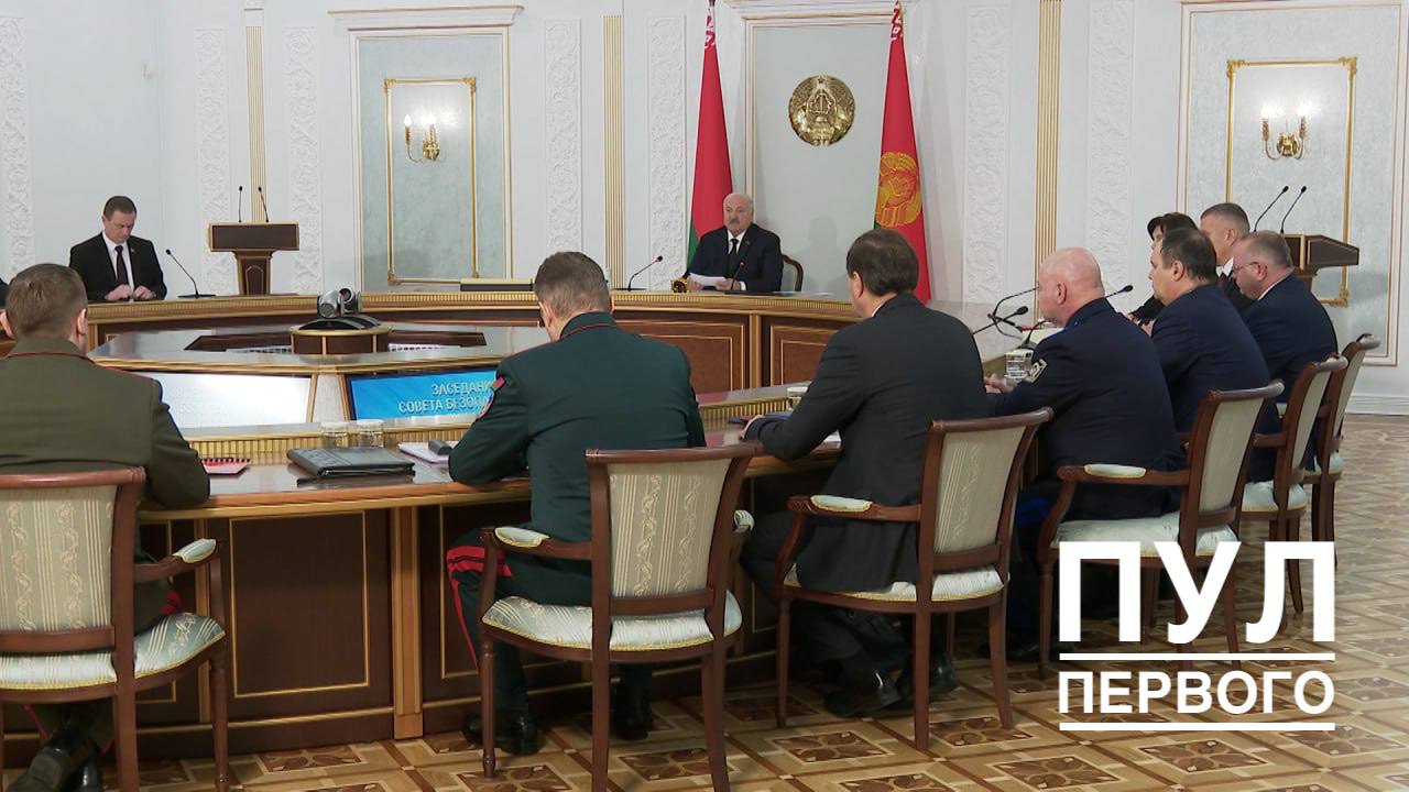 Лукашенко указал на милитаризацию западных стран и необходимость актуализировать оборонные действия 