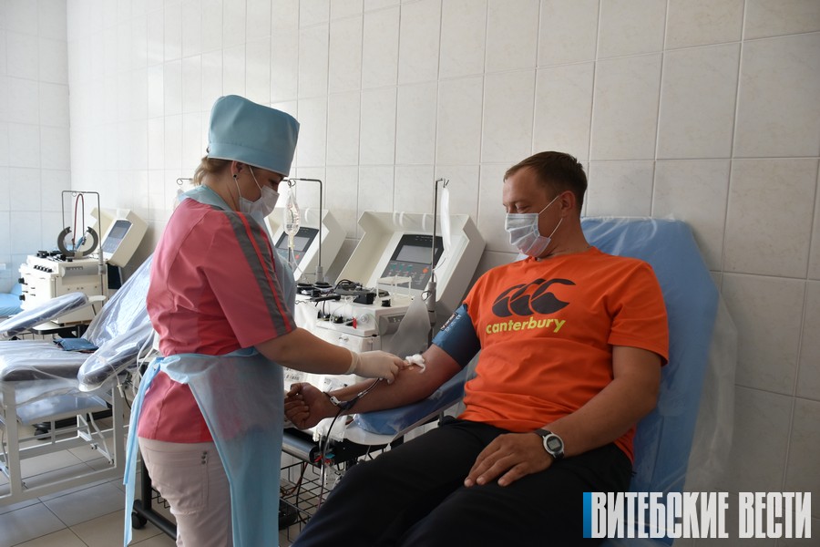 Около 150 жителей Витебска приняли участие в акции, посвященной Всемирному дню донора крови