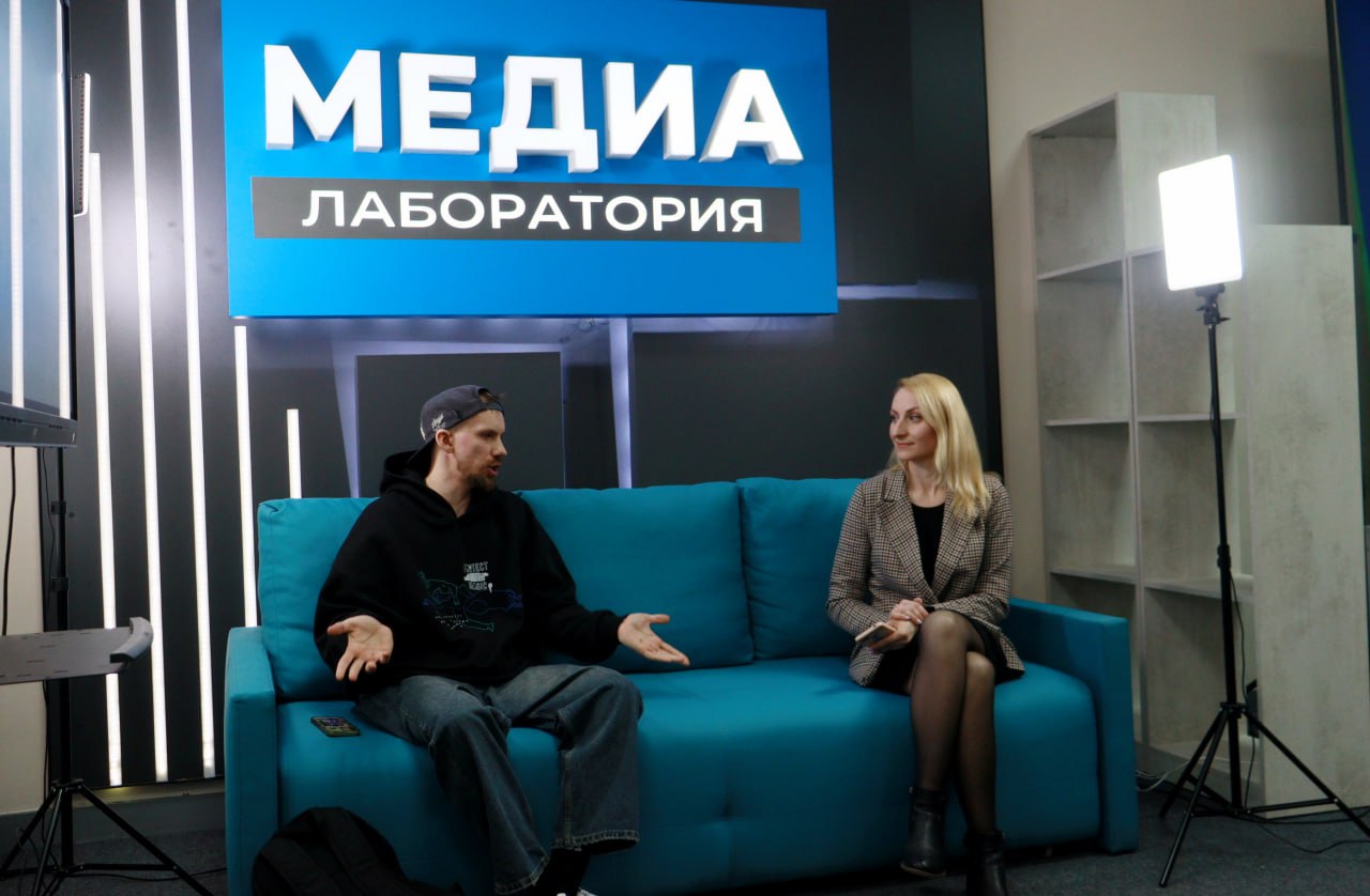 О контенте, хейте и пути в медиа: мастер-класс для юнкоров Медиалаборатории Витебской области провел блогер Дмитрий Дычек
