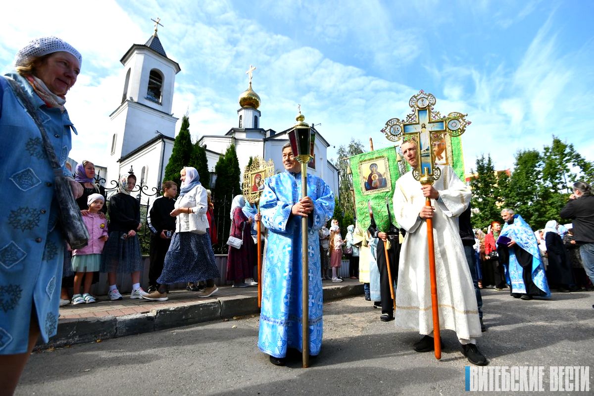 В Витебске проходит крестный ход в честь Успение Пресвятой Богородицы