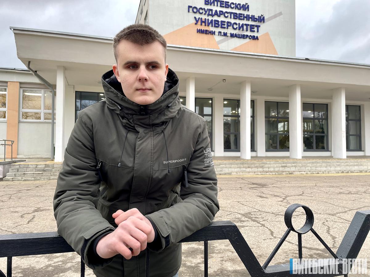 Автор, аранжировщик и исполнитель эстрадных песен: как живет 20-летний незрячий Никита Колокольчиков из Витебска