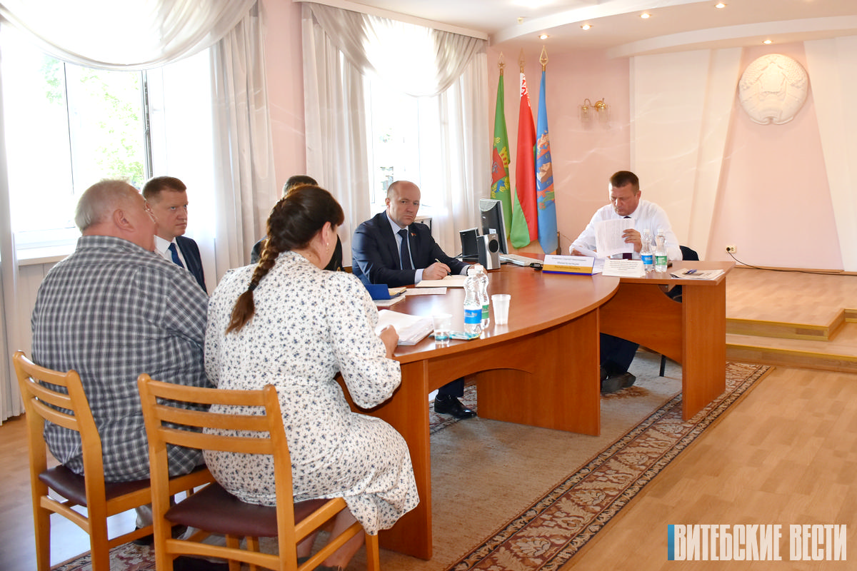 Землепользование, права потребителей и наследство: глава Минюста провел в Витебске прием граждан