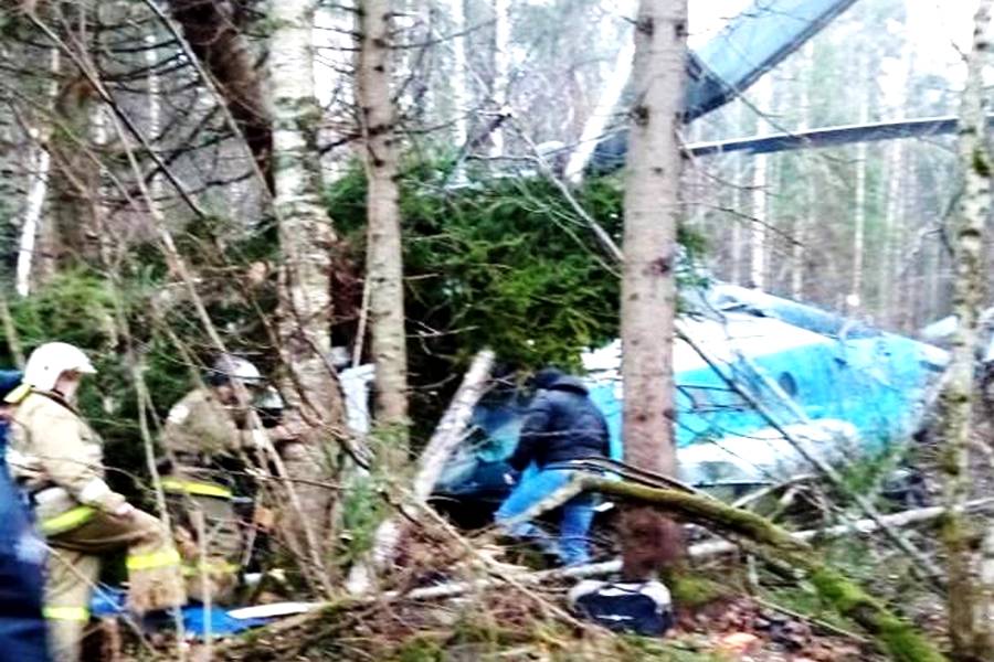 Один человек погиб, трое пострадали в результате крушения вертолета Ми-8 под Тверью