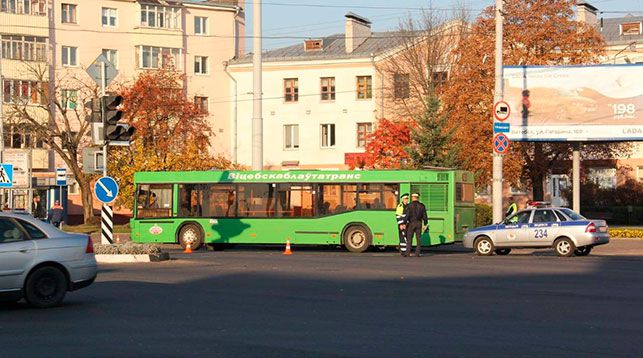 В Витебске автобус на переходе сбил женщину