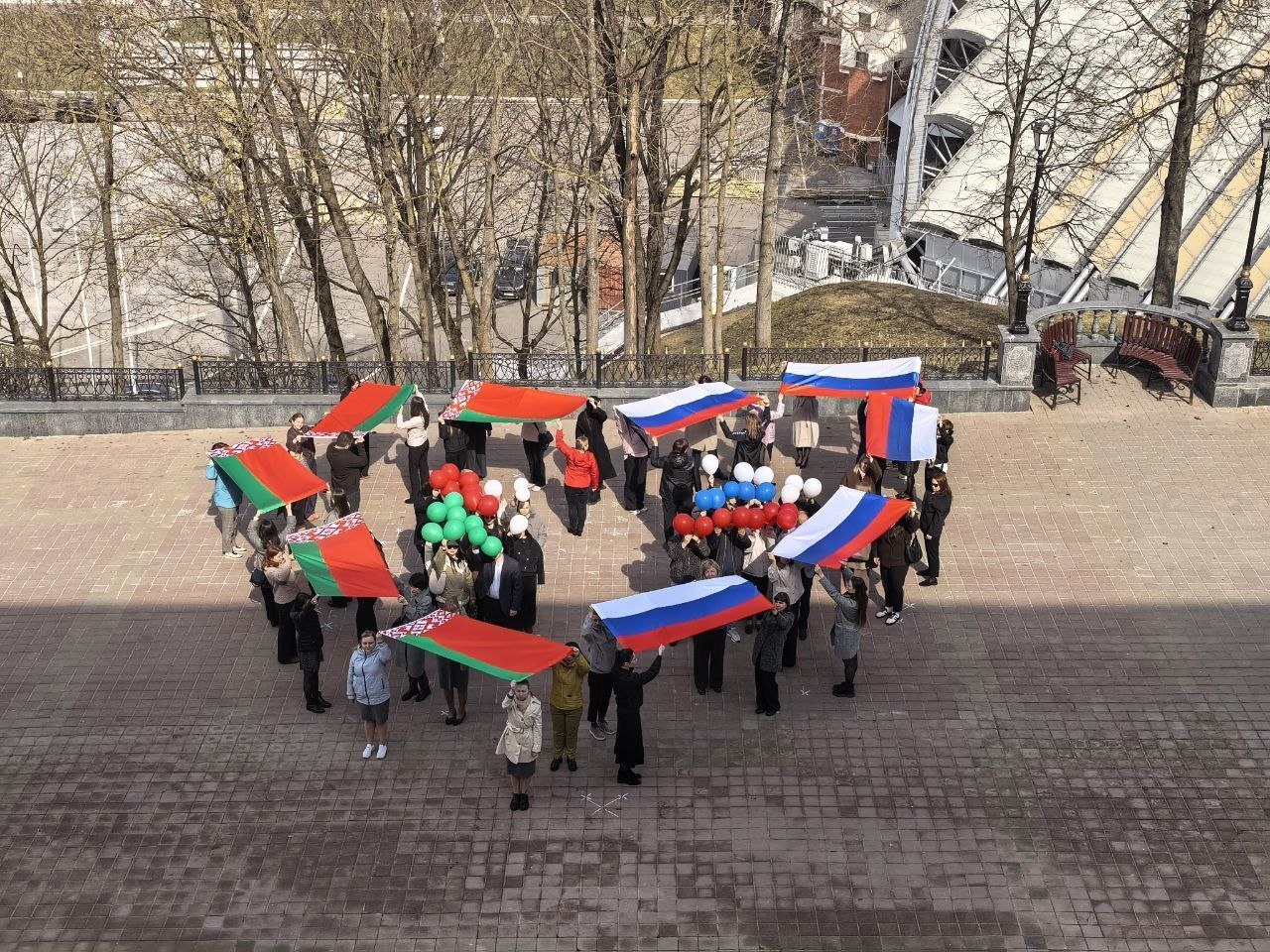 В День единения народов Беларуси и России инспекция МНС по Витебской области организовала флешмоб #мы_едины_30