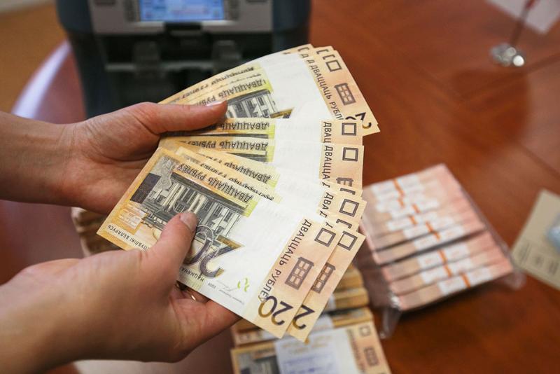 В Россонском районе школьная буфетчица обчистила кассу почти на 3 тыс. рублей