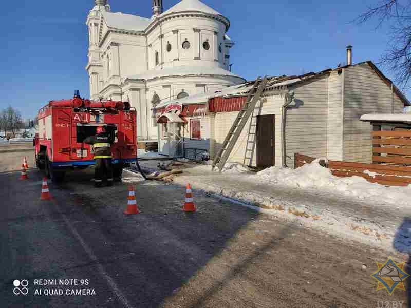 В Поставском районе горел частный магазин