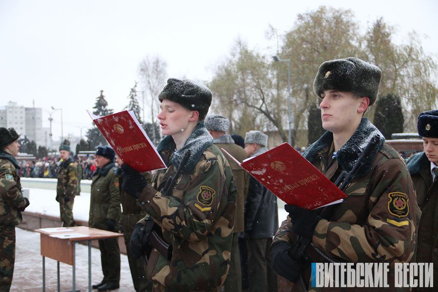 В Витебске более 500 новобранцев 103-й отдельной гвардейской воздушно-десантной бригады приняли присягу