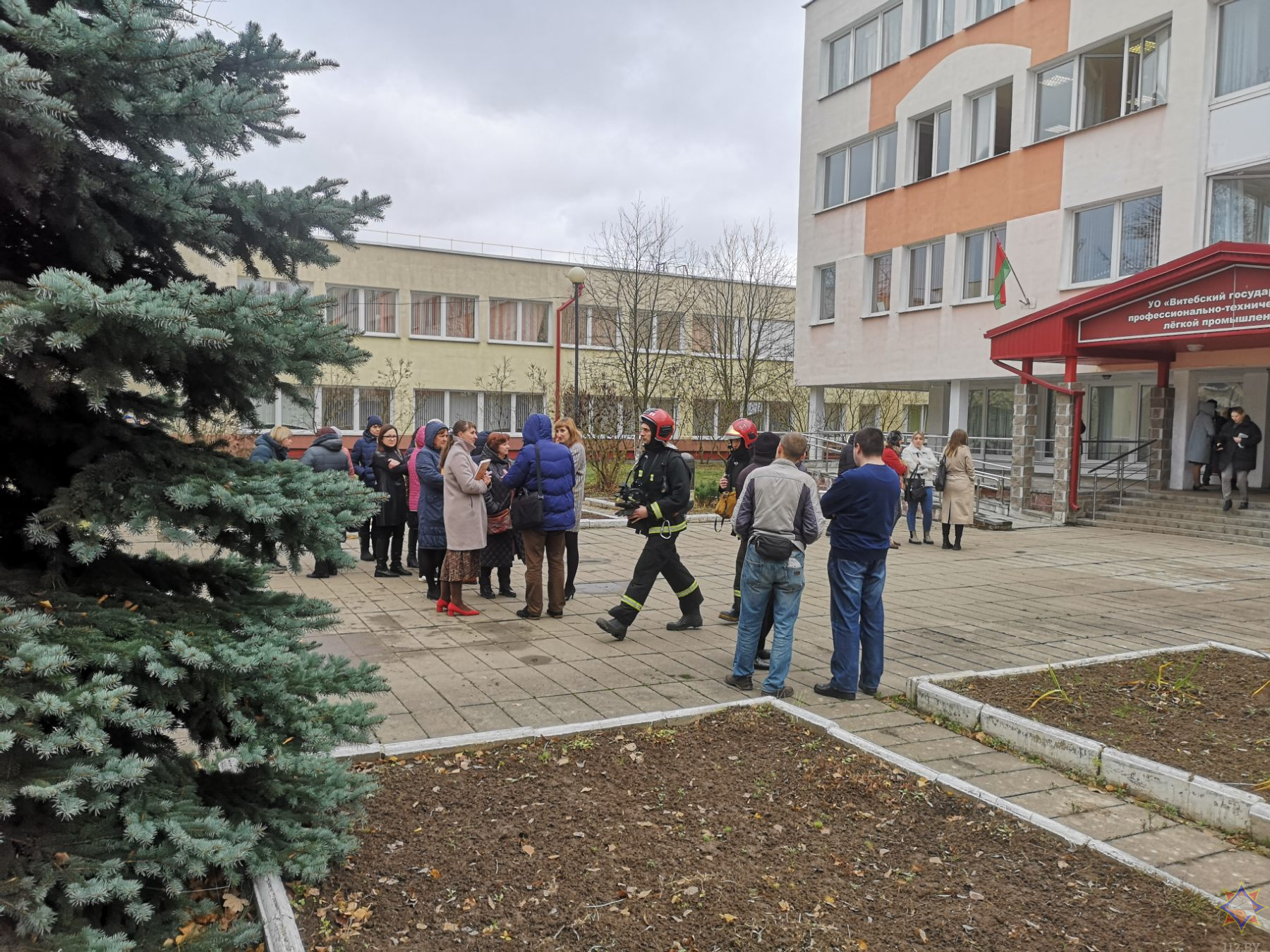 Во время пожара в Витебском государственном профессионально-техническом колледже легкой промышленности эвакуированы более 300 человек