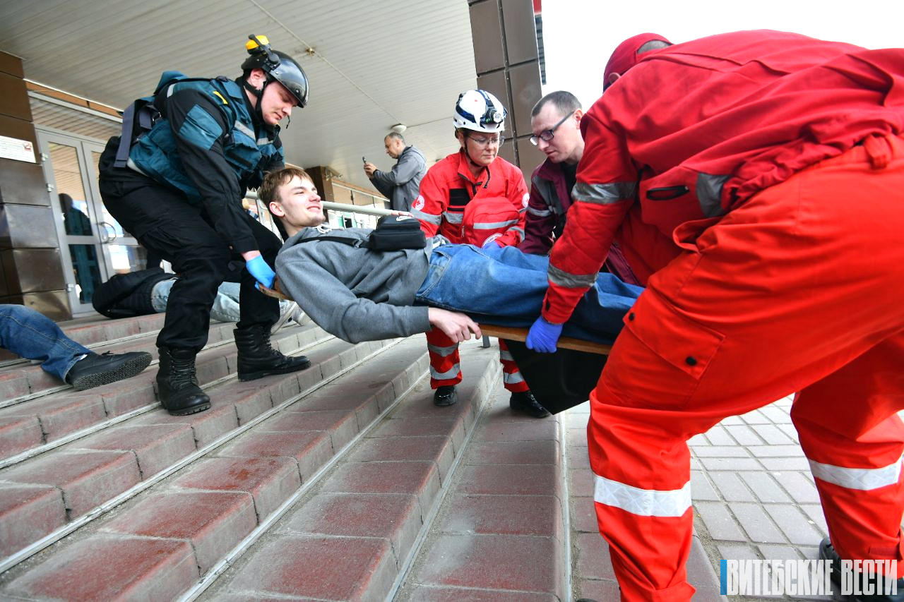 Около 4 тысяч человек эвакуировали из бизнес-центра в Витебске. Это были учения