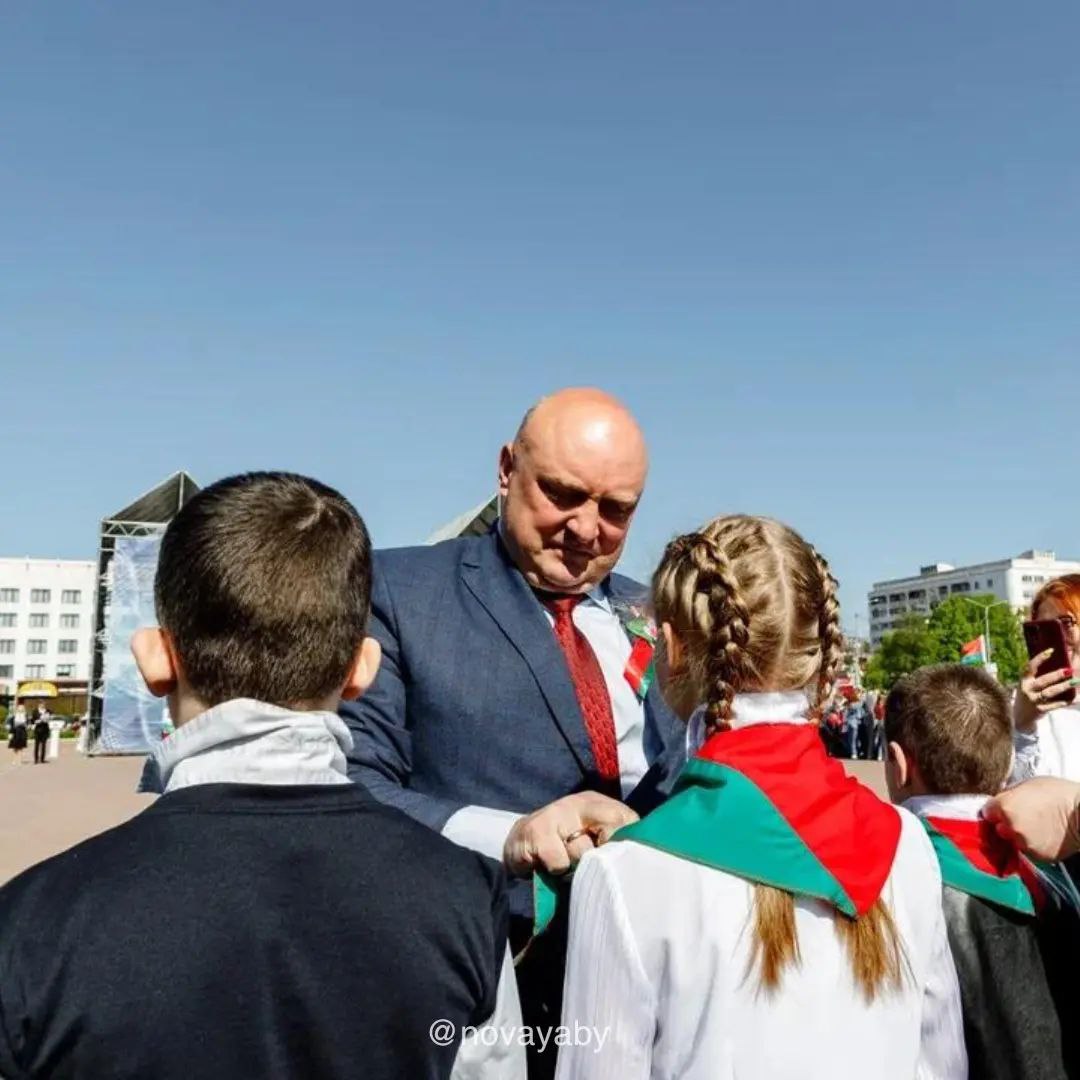 Фотофакт: в День государственных символов юных новополочан принимали в ряды ОО «БРПО» и ОО «БРСМ»