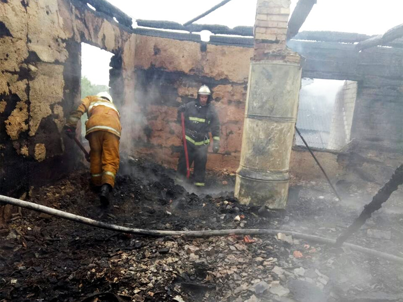 На пожаре в Поставском районе школьница вынесла из огня четверых братьев и сестер, одна девочка погибла
