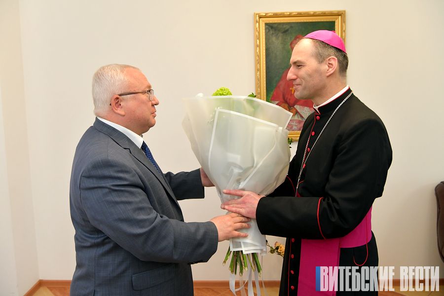 Председатель Витебского областного Совета депутатов Владимир Терентьев поздравил представителей католической конфессии со светлым праздником Пасхи