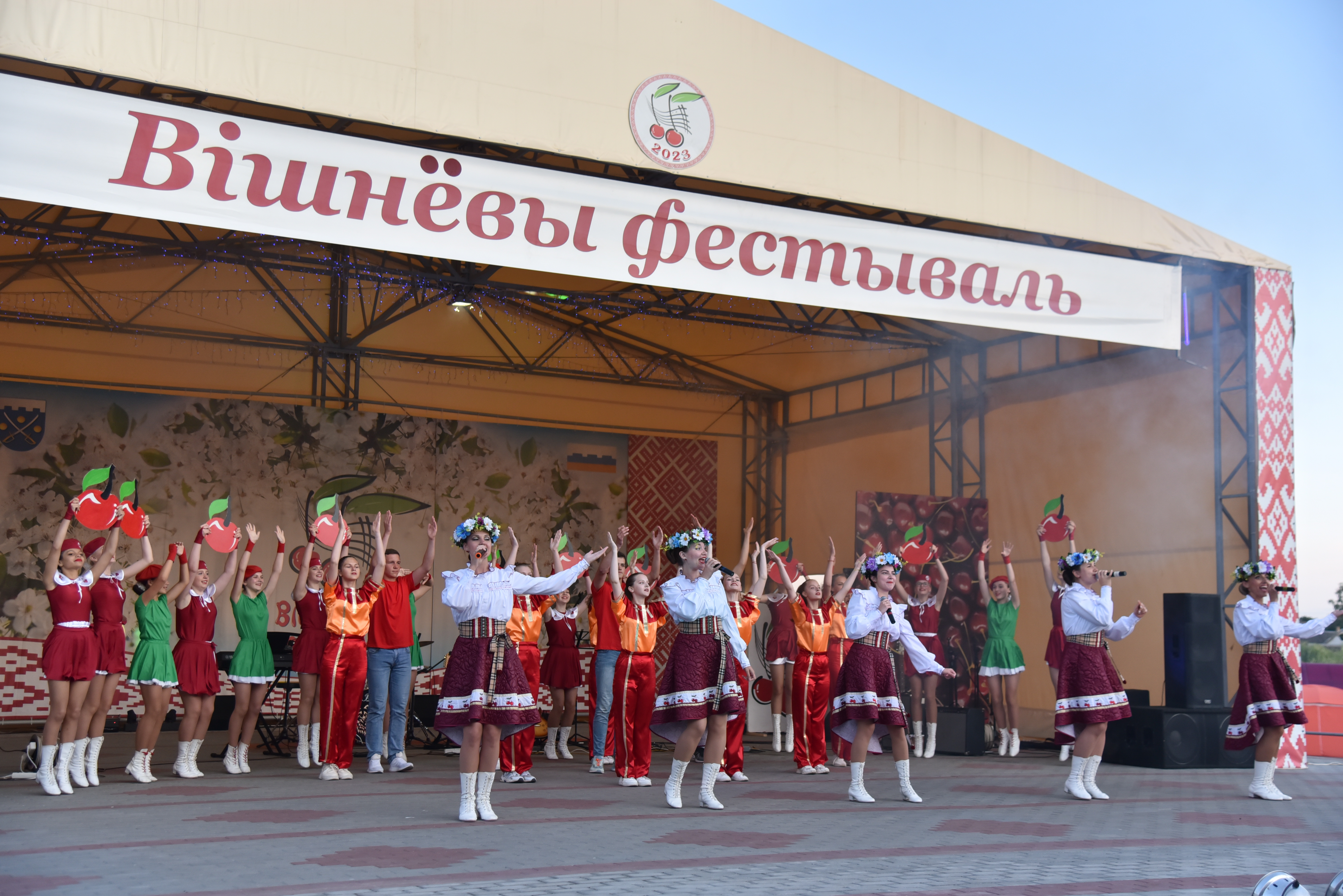В одиннадцатый раз наполнился музыкой и песнями, расцвел яркими красками и улыбками «Вишневый фестиваль» в Глубоком
