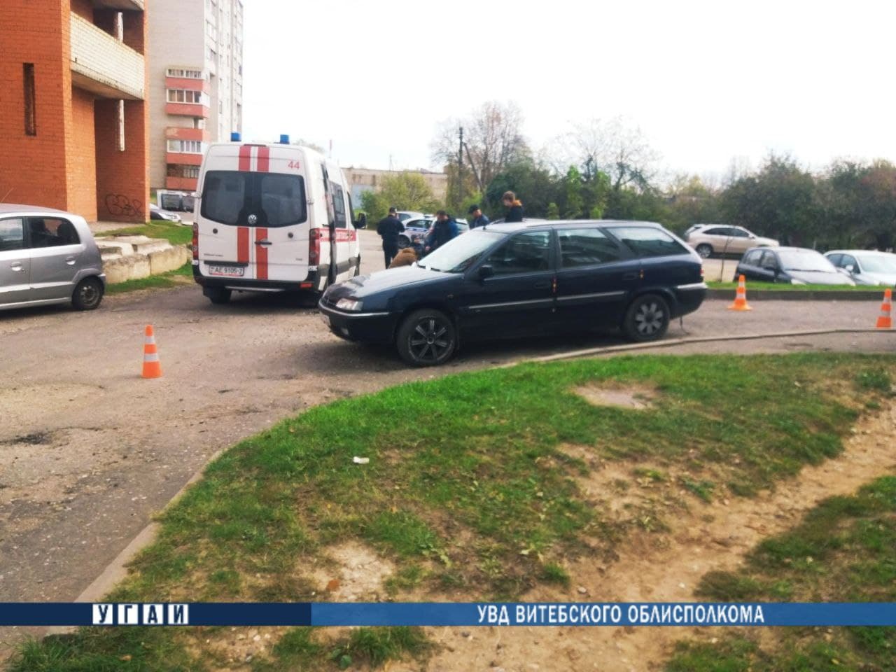 В Полоцке во дворе дома под колеса легкового авто попал пешеход