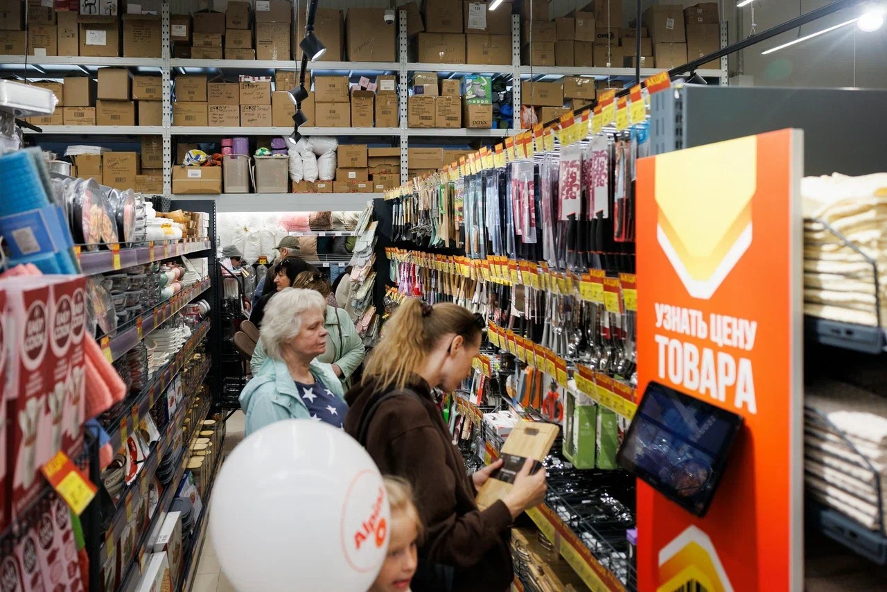 Нашумевшие туи за 8,99 и кресла за 39,9. В ОМА разметают товары по суперценам