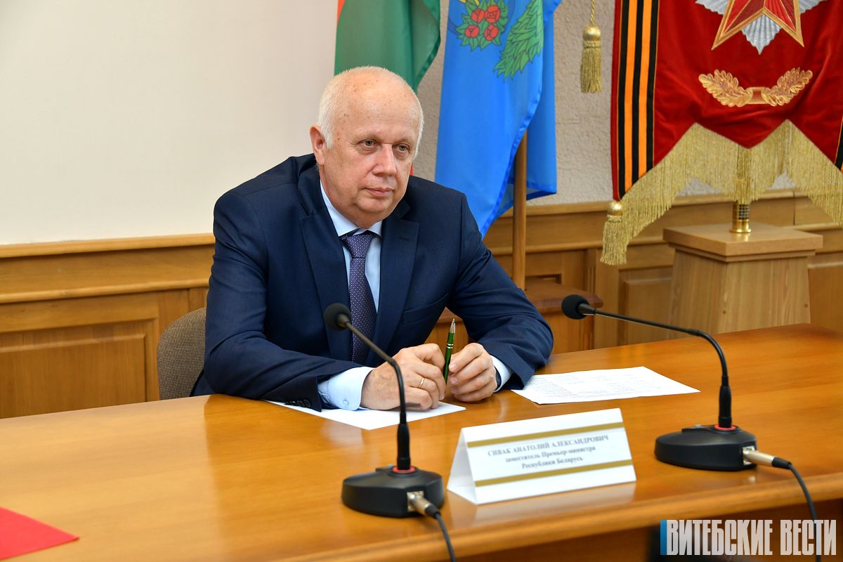 Заместитель премьер-министра Республики Беларусь Анатолий Сивак провел личный прием граждан в Витебском горисполкоме