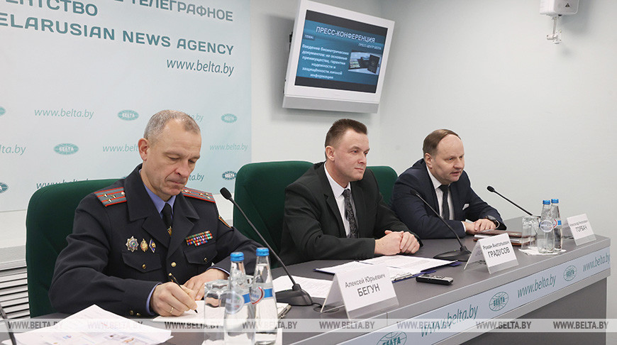 Белорусы с ID-картами и биометрическими паспортами смогут проголосовать на референдуме