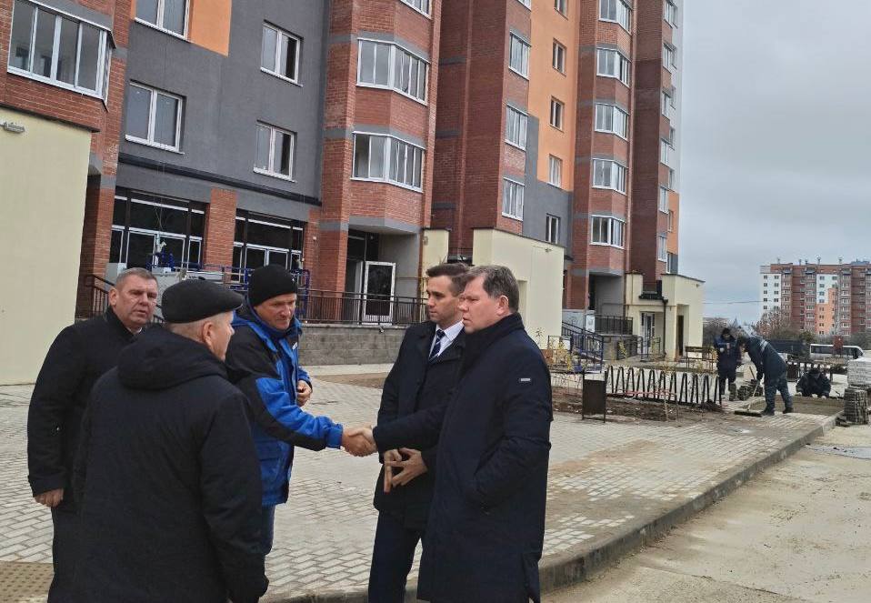 Александр Студнев и Дмитрий Петруша проинспектировали ход строительства многоквартирных жилых домов в Орше