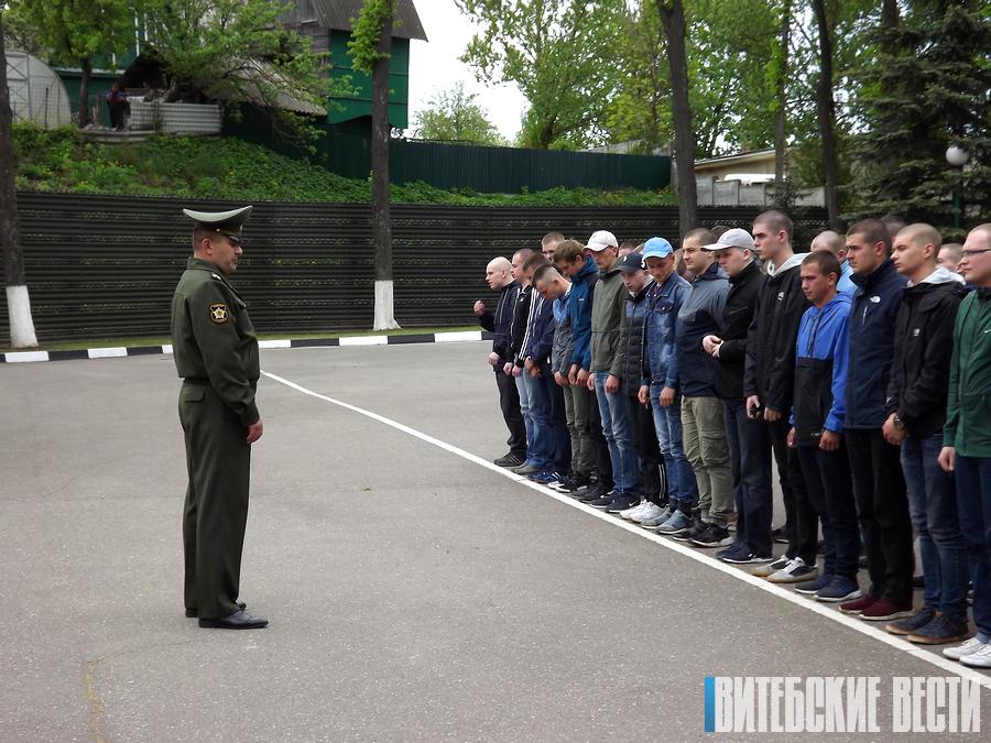 Около 1 тыс. новобранцев из Витебской области пополнят ряды белорусской армии 