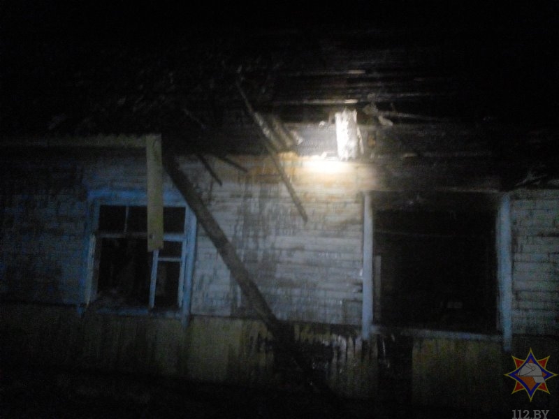 В Поставском районе во время пожара в сблокированном доме погиб пенсионер