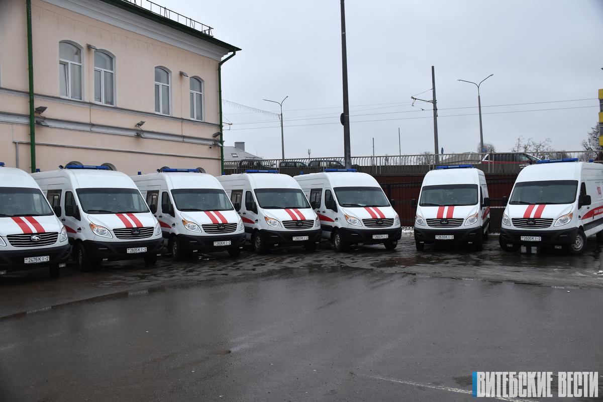 Накануне новогодних праздников парк автомобилей скорой помощи Витебщины пополнили 33 новых  автомобиля