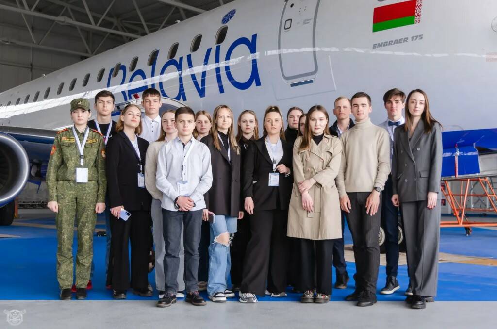 Трое школьников Витебской области на один день стали курсантами Белорусской государственной академии авиации