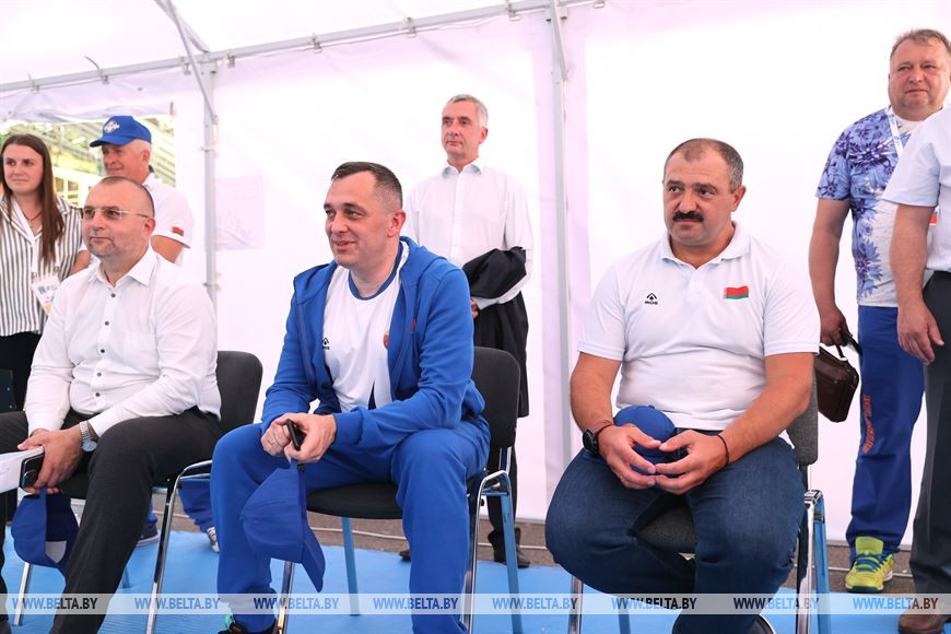 Глава Национального олимпийского комитета Беларуси встретился со спортсменами в Витебске после соревнований по таиландскому боксу