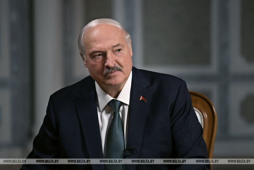 Лукашенко допускает, что Трамп через Беларусь может наладить отношения с Россией