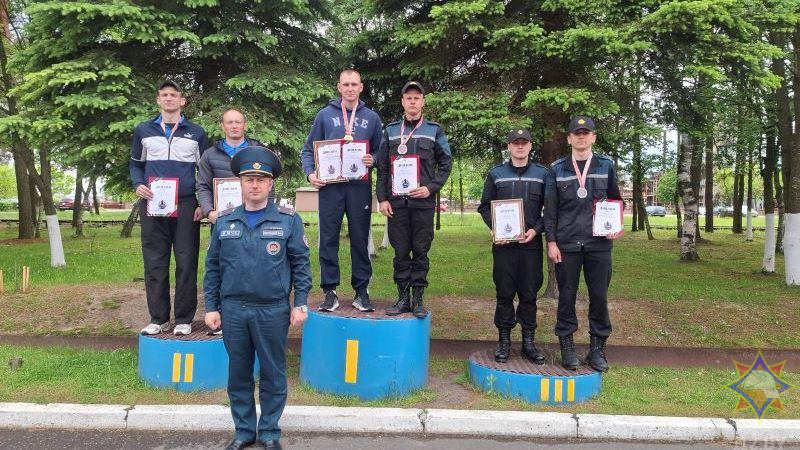 В Новополоцке определили лучшего начальника дежурной смены и сильнейшего спасателя-пожарного подразделений МЧС Витебской области